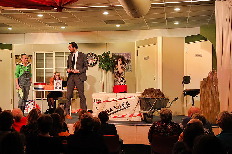 CPJ Waarder-Driebruggen met de klucht 'Dolle beestenboel'_36